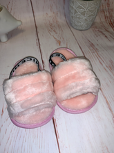 Load image into Gallery viewer, &quot;Fluffy&quot;Pink Baby Slippers
