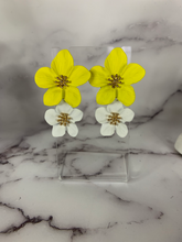 Load image into Gallery viewer, &quot;Lily&quot; Two toned Flower Earrings
