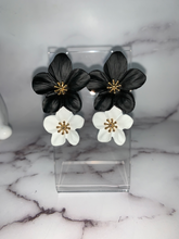 Load image into Gallery viewer, &quot;Lily&quot; Two toned Flower Earrings
