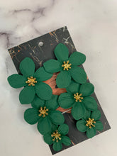 Load image into Gallery viewer, &quot;Daisy&quot; Flower Earrings
